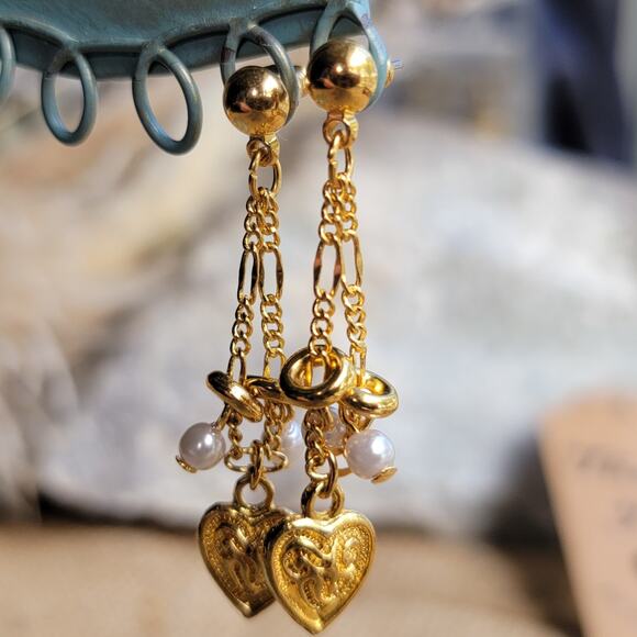 Vintage 1980s Gold Tone Dangle Earrings Heart Pearl Drop New Old Stock 2 Inch - Picture 2 of 10